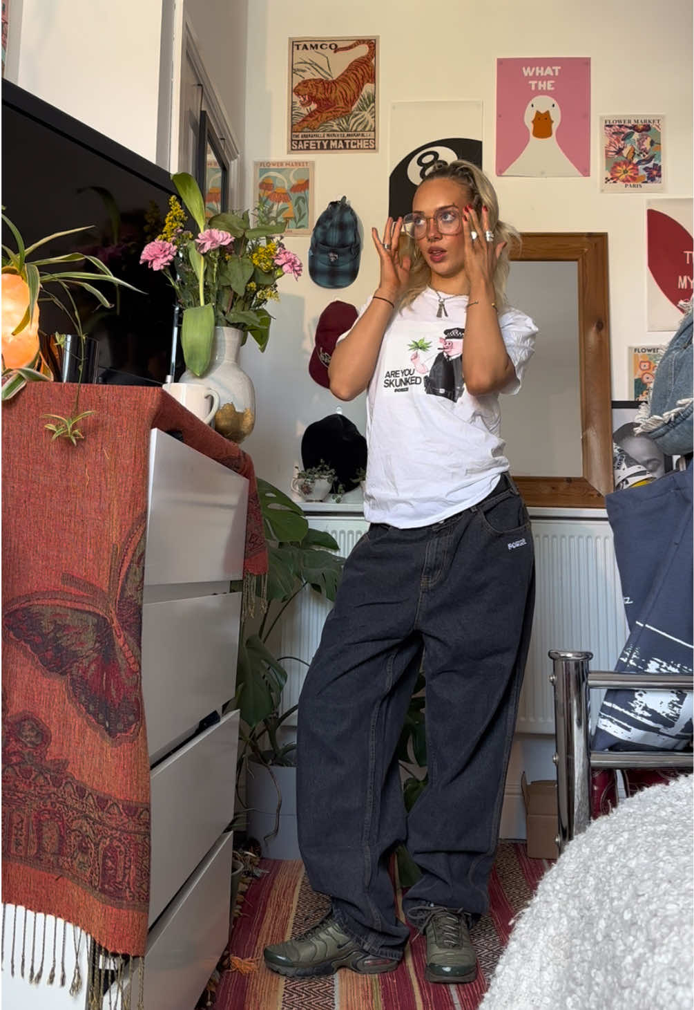 The postman delivered a treat from @Poser #poser #StreetStyle #unboxing #outfitinspo #outfitinspiration #baggyjeans #OOTD #uif #uifxposer #streetwear 