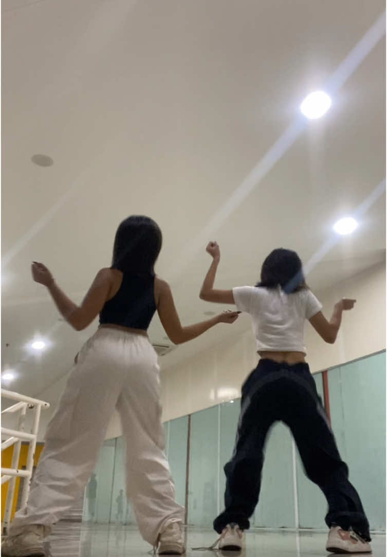bob queenz #gnarly #katseye #dance #fyp 