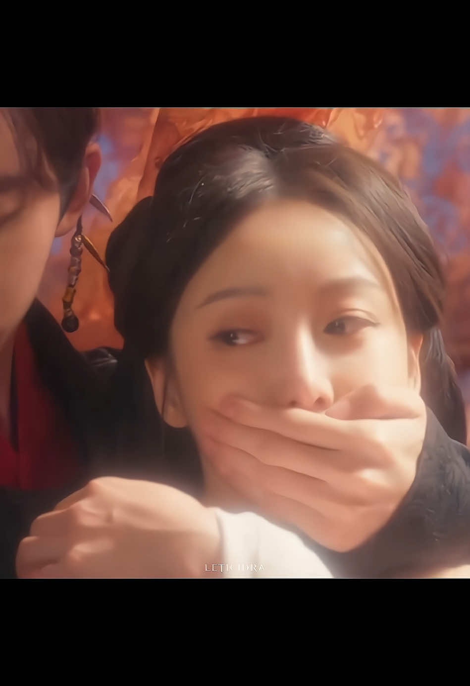 He came to her to hide. #brighteyes #chinesedrama #wangjiaxuan #jiangzhenyu 