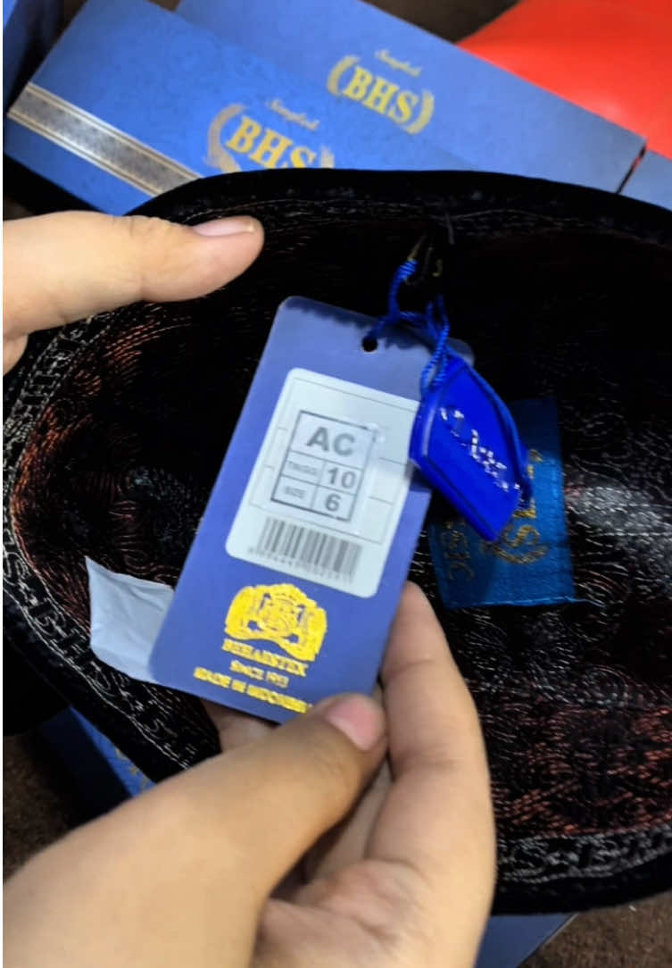 Peci bhs classic super murcee gak sampek 200rb guyss 🥵🥵✨✨ #pecimurahberkualitas #bhs #original #pecimurah #pecihitam 