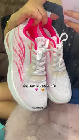 #sepatu #sepatusekolah #sepaturunning #sepatuolahraga 