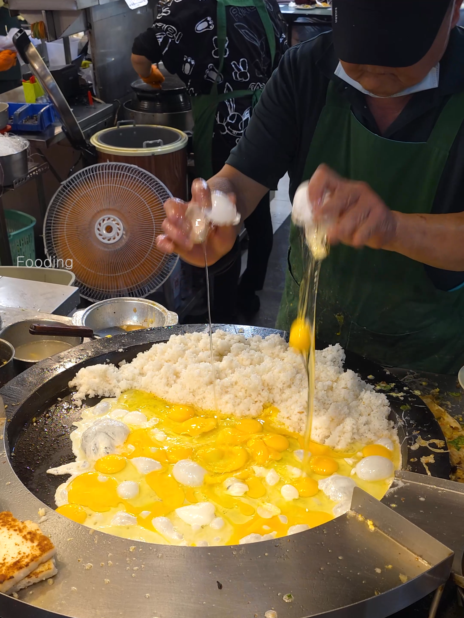 Amazing Taiwanese Egg Fried Rice - Taiwanese Street Food    #taiwan #friedrice #streetfood #fooding #tiktokfood #foodtiktok #food #fyp #맛집 #mukbangs #대만 #Omelette