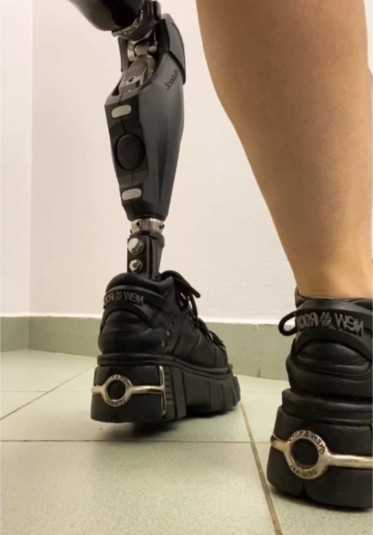 И правда, а сто лет назад я бы ходила на палке как пират 😅 #foryoupage#tik_tok#sammy#cyborg#trend#creative#future#cyber#disability#girl#Home#miss#dream#immigration#bag#tattoo#funny#cat#situation#prosthetic#disability