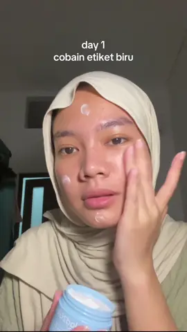 bukan etiket biru yang bikin ketergantungan itu ya #fyp #foryou #sensitivemoist #sensitiveskin #moistviral 