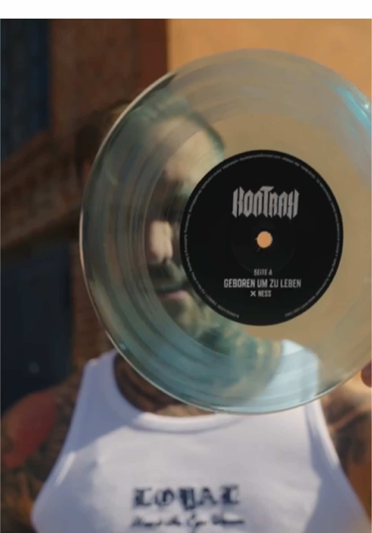 Einfach DANKE! An @Unheilig.Official für die neue Version, @NESS für den Einsatz und an alle die den Song mit liebe Supporten!!! Für jeden Stream, jede limitierte Vinyl, jede Creation! Danke! #geborenumzuleben #newmusic #kontrak #augenträumenherzensehen #limitededition #vinyl 