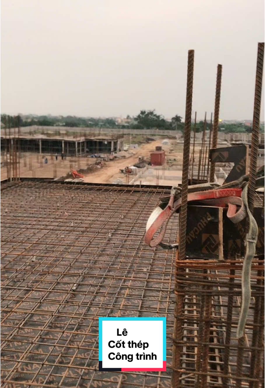 Ngày kiếm 5 lít mà vất vả quá các bác ơi #CapCut #tiktoklive #livehighlights #cocongnhan #duonglektp #duong88 #côngnhânxâydựng #cốtthép #tuyểndụng #video #xuhuong 