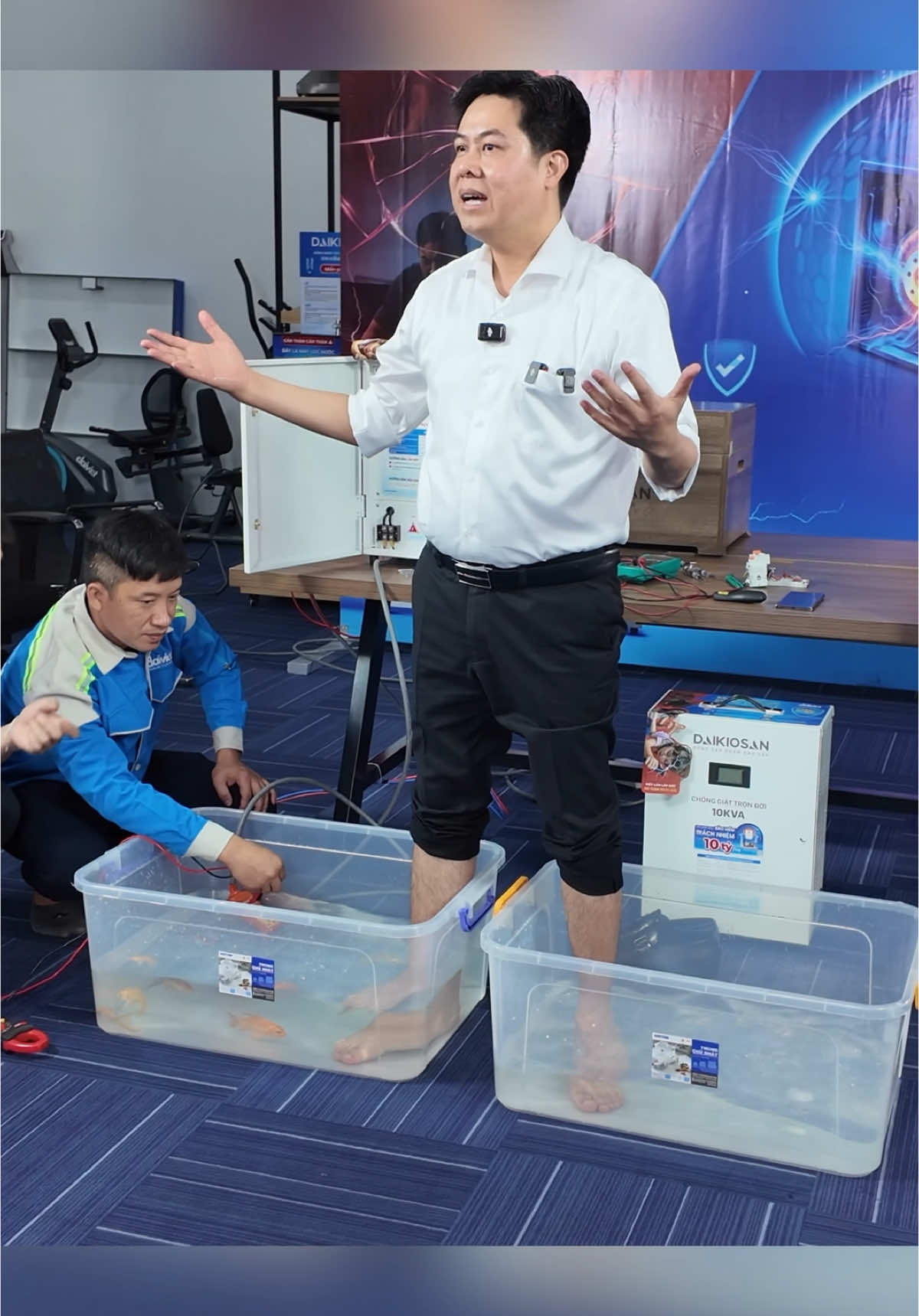 Test thiết bị chống giật, người thật việc thật không đào 🔥 #chonggiat #chonggiattrondoi #xuhuong #viral 