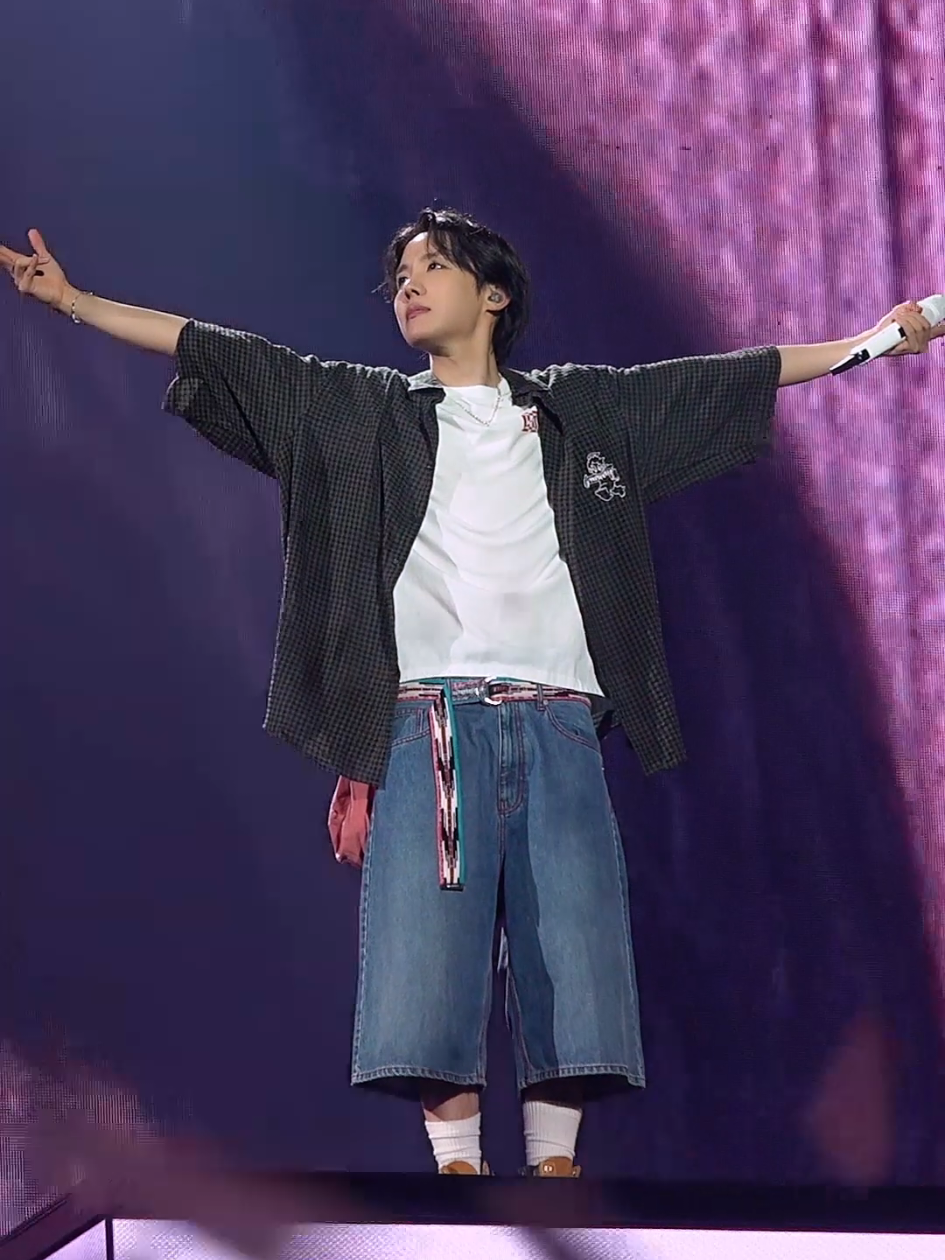 ‘HOPE ON THE STAGE’ in TAIPEI Short Film #아미와_함께하는_호비는_행복해🍀 #HOS_TOUR_TAIPEI #제이홉 #jhope #BTS #방탄소년단 @hobipower 