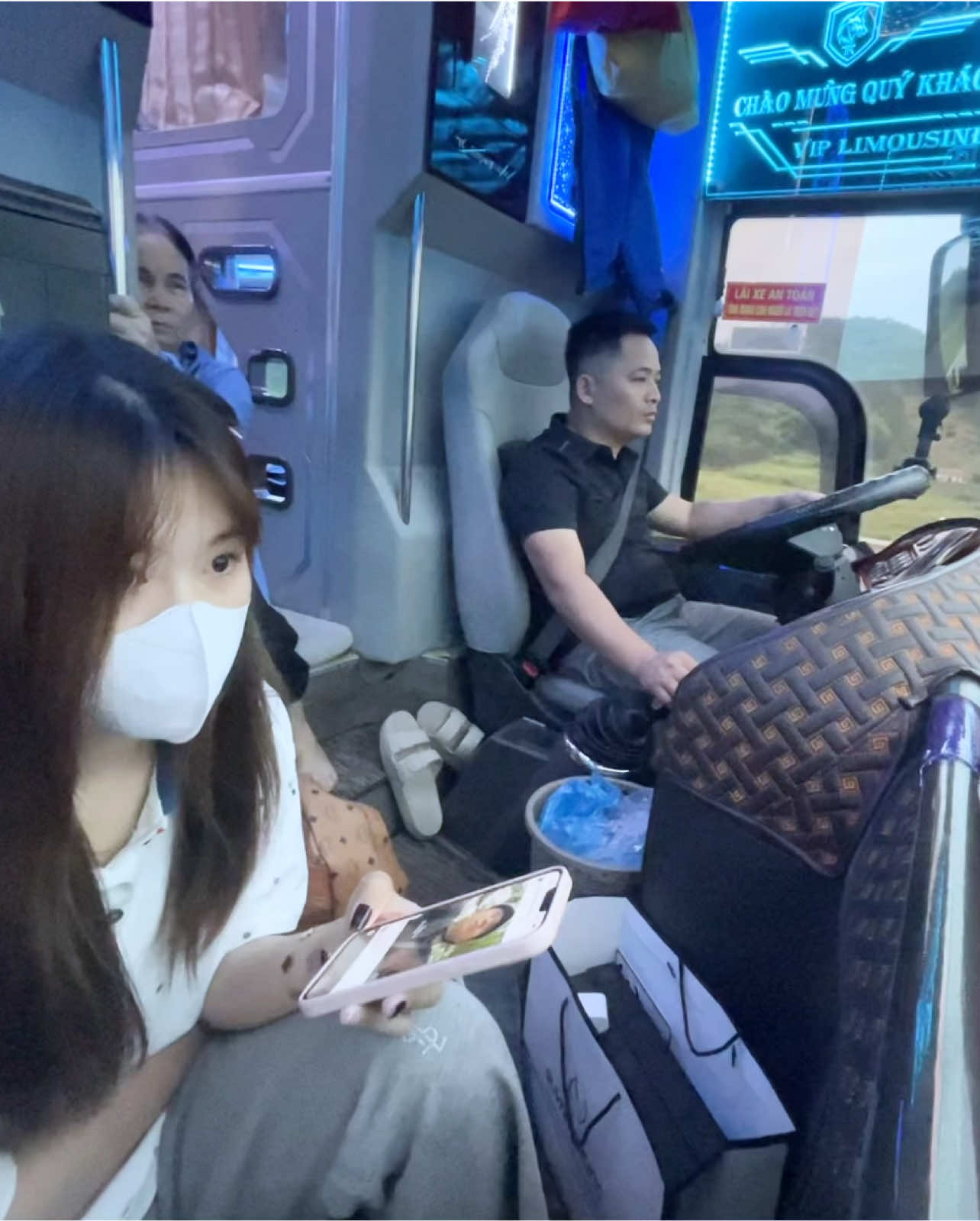 Bác tài này kh có đam mê như bác trước rùiii 🤣🤣#nhaxequangnghi #xekhachvietnam🇻🇳 #xuhuong #xuhongtiktok 