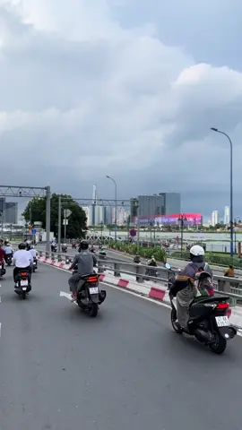 Kẻ mơ náo nhiệt người cầu bình yên 😊