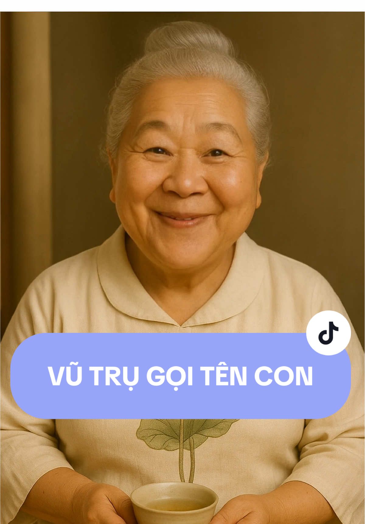 👵 “Không phải ngẫu nhiên đâu con… Hôm nay con lướt thấy bà, là trời đang nhắn con một lời: ‘Sẵn sàng đi – phúc đang tới, lộc sắp mở.’” #BaLaoKeChuyen #VuTruGuiTin #TinLaGapPhuc #MoTamGapLoc #NguoiDuocChon #MotLanLangNghe #TamLinhTikTok #DoiThayTuDuyen  