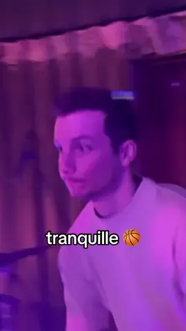 Aucune idée qui est cette personne sur l'arrêt sur image final