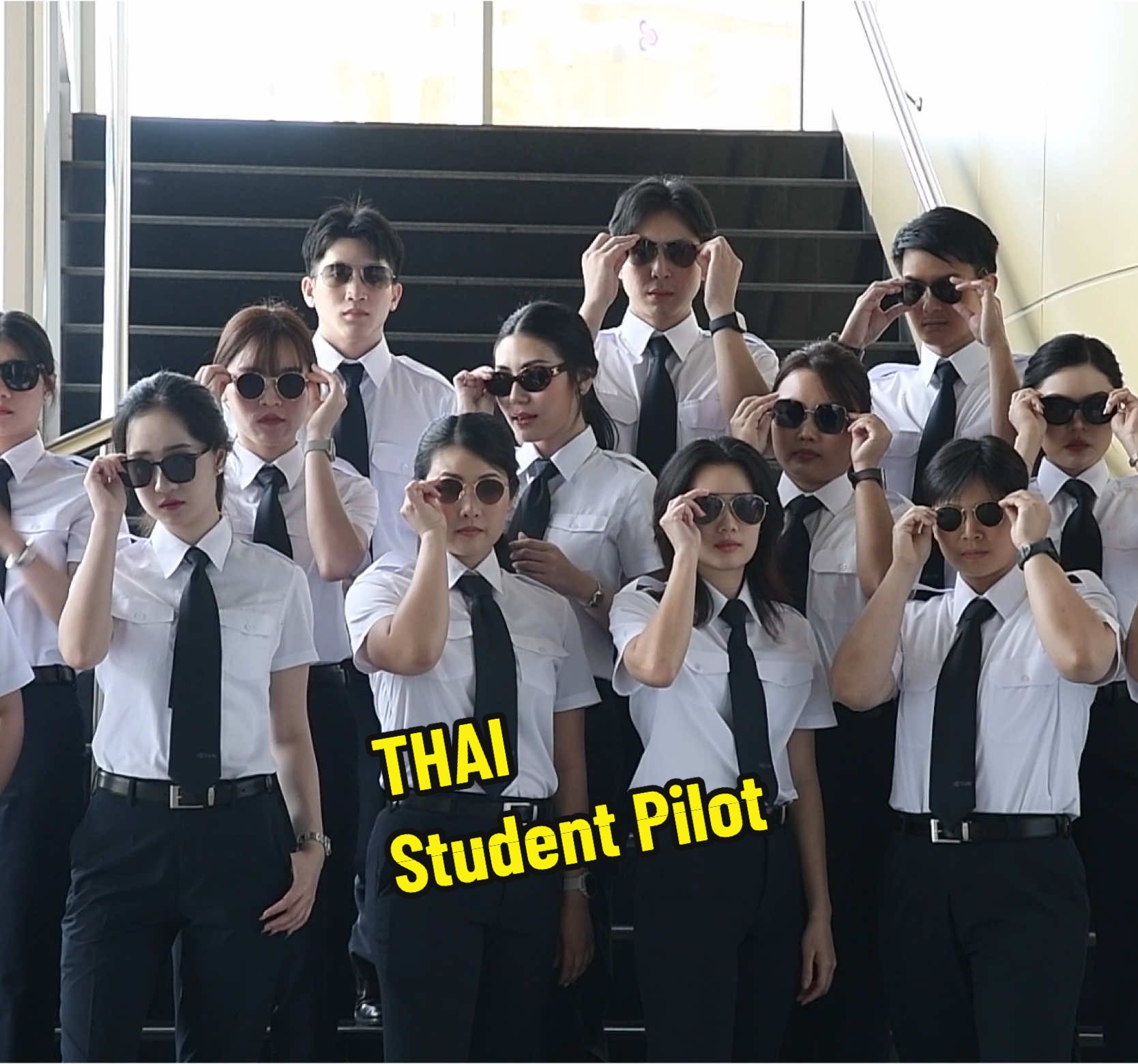 THAI Student Pilot👨‍✈️🧑🏼‍✈️👩‍✈️ จากหลากหลายเส้นทาง… สู่จุดหมายเดียวกัน ศิษย์การบิน (Student Pilot) รุ่นใหม่ที่กำลังจะเข้าสู่โรงเรียนการบิน เพื่อผ่านการเรียนและฝึกฝนอีกยาวไกล  ก่อนเข้าสู่ขั้นตอนเป็นนักบินฝึกหัด (Pilot Trainee) ของการบินไทย หญิงหรือชาย พร้อมบินสู่ขอบฟ้าเพื่อฝันเดียวกัน ✈️  #การบินไทย #thaiairways #รักคุณเท่าฟ้า #smoothassilk #StudentPilot