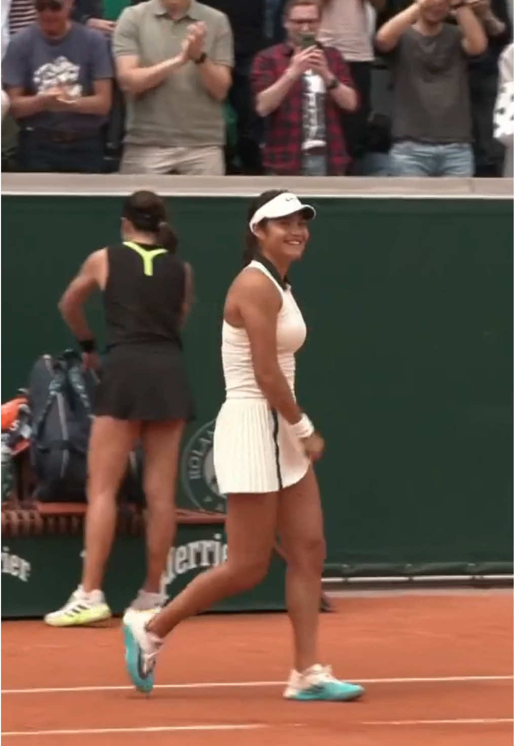 Emma Radacanu is through 💪 She battles past Wang Xinyu to reach the second round of Roland Garros, and sets up a clash with Iga Swiatek 😮‍💨 #RolandGarros #Tennis 