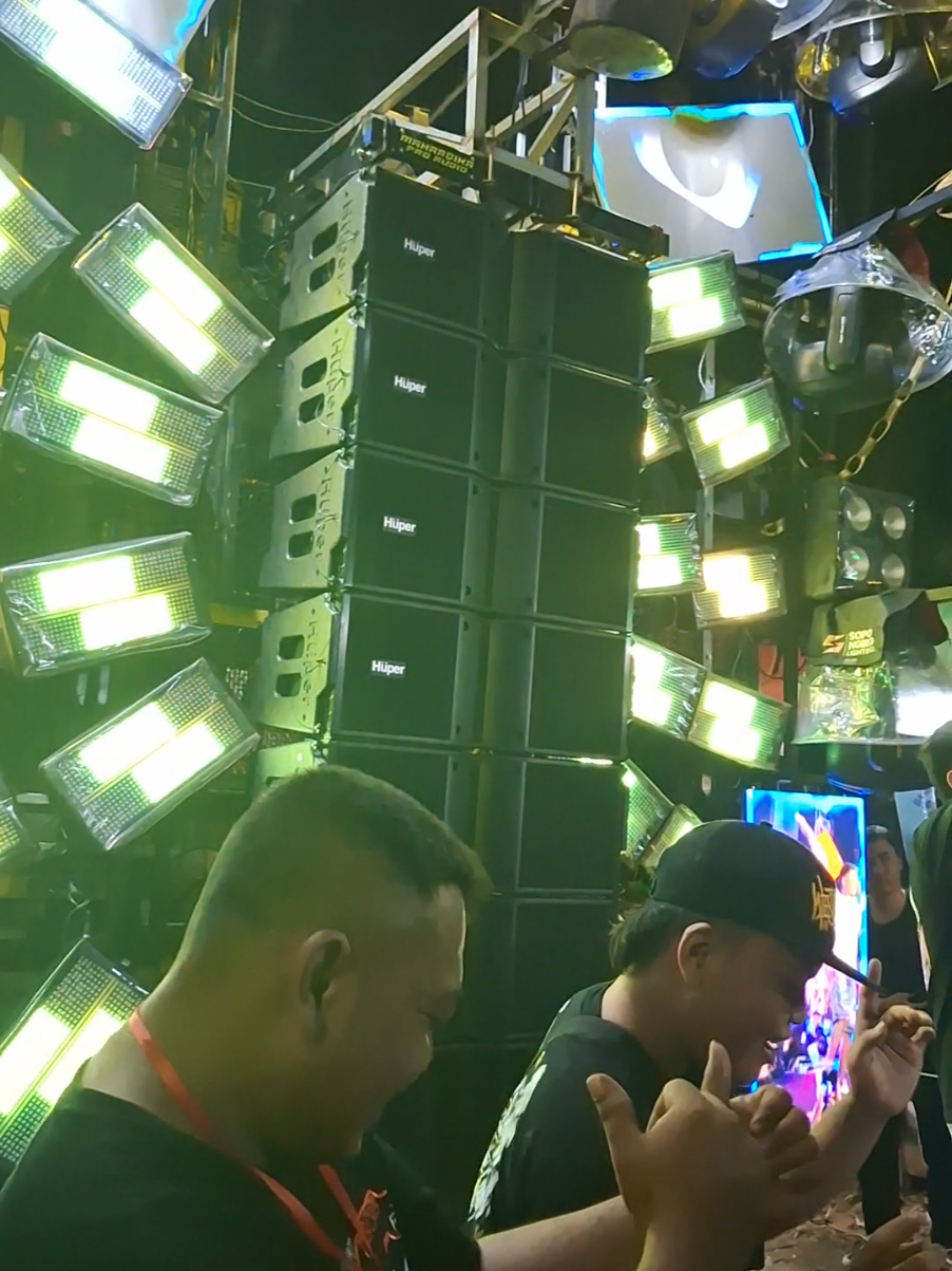 Penonton Gayeng Bareng Riswanda 💃   #soundsystemmalang #soundsystemjawatimur #riswandaaudio #riswandamahardika #mahardikajr #karnaval2025  #wonoagungkasembonmalang #fyp #fypp #viral @RISWANDA (Mahardika) PRO AUDIO @yt:MahardikaJR🩴 
