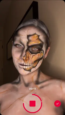 Easiest transition tutorial ✨ With the most unexpected makeup look 😂😅 @Mehron Makeup airbrush paint in white and black  @BEAUTY BAY bright mattes palette  @Kryolan UK metallic flakes  @EYLURE LONDON 3/4 wispy lash  #smoothtransition #perfecttransition #transitiontutorial 