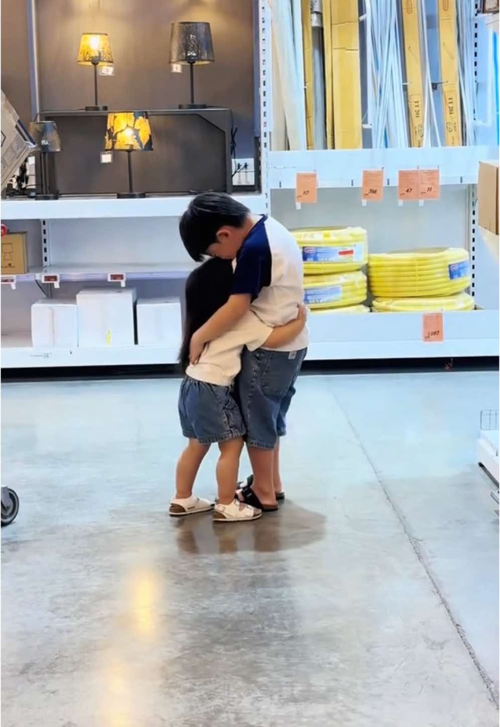 จุดนี้ม้าเป็นส่วนเกิน 😆 #พี่ชายน้องสาว #พี่ขายที่แสนดี #brothersisterlove 