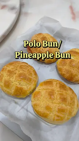 Resep Polo Bun enak😍 Resep:  Adonan roti : - Tepung terigu protein tinggi 280 gr - Gula pasir 40 gr - Garam 3 gr - Susu bubuk 15 gr - Ragi 4 gr - Telur 1 butir - Unsalted butter 35 gr - Susu cair 125 ml Crispy dough : - Tepung terigu protein rendah 80 gr - Gula halus 40 gr - Kuning telur 1 butir - Ekstrak vanilla 1/2 sdt - Baking powder 1 gr - Baking soda 1 gr - Unsalted butter 40 gr - Sejumput garam Olesan: - Kuning telur secukupnya Topping : - Salted butter secukupnya (opsional) #polobun #pineapplebun #resepbaking #bakingidea #bakingrecipe 