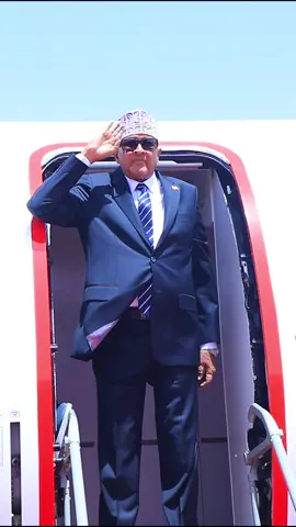 Safar Salaama Madaxweyne 🙌 #president #abdirahmanirro #somalilandtiktok💚🤍❤ #apdalaadem #fypシ゚ #trendingvideo #foryoupage 