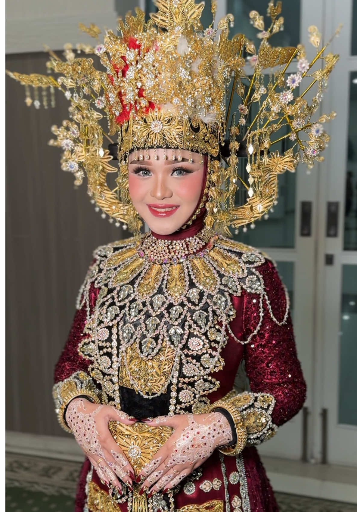 Bili'u Merah By Regina Wedding Collection #fyp #fypageシ #fyppppppppppppppppppppppp #viral #viralvideo #viraltiktok #fypシ゚ #bajuadat #adatgorontalo #gorontalo #bajuadatgorontalo #budayaindonesia #masyaallahtabarakkallah #tranding #capcut #biliugorontalo #pengantin #pengantingorontalo 