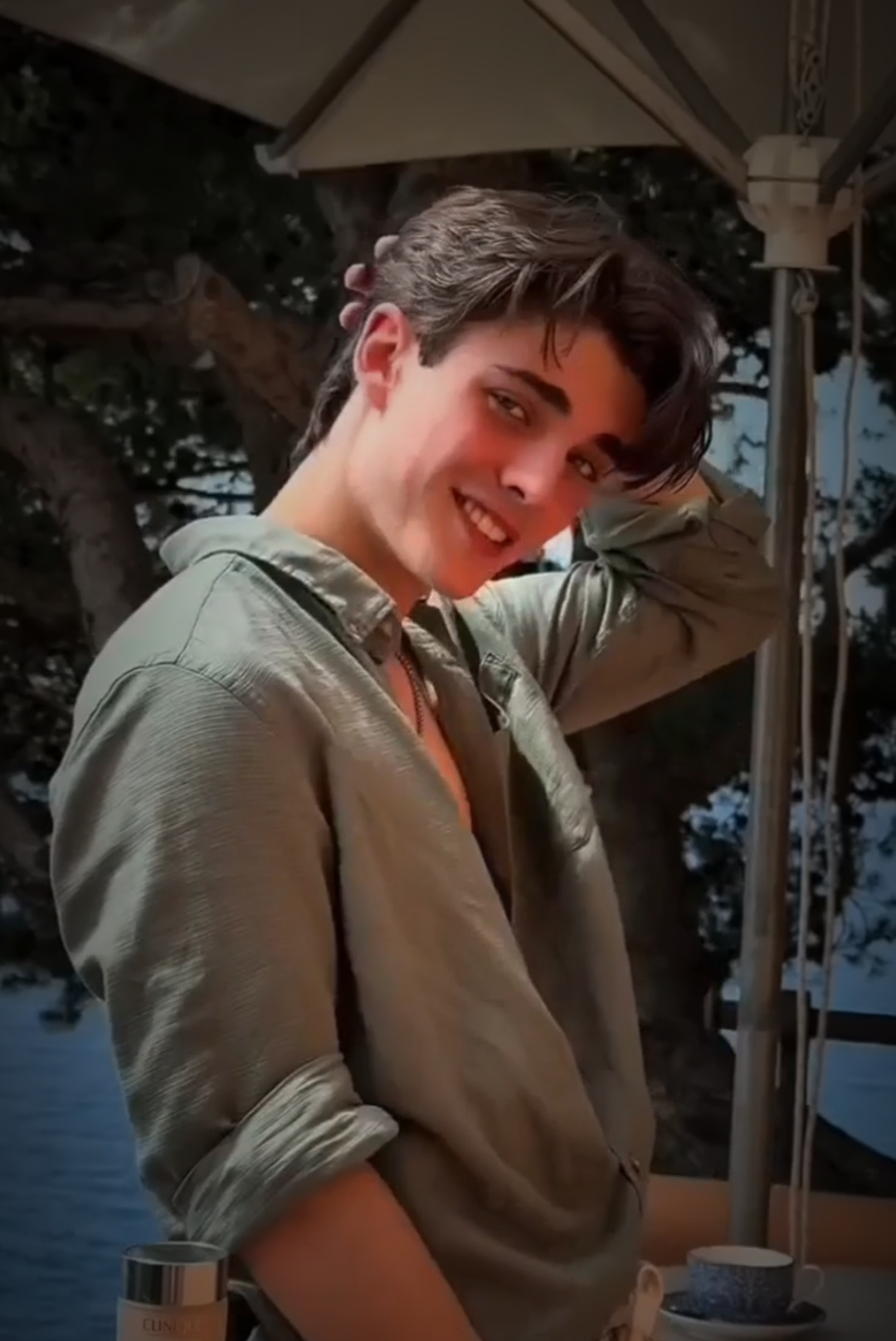 between your smiles 🎶🎶☺  @Andrea Arru #aktoritalian #handsome  #trand #viralllllll #fyp #foryou  #jj #preset #alightmotion #andreaarruedit 