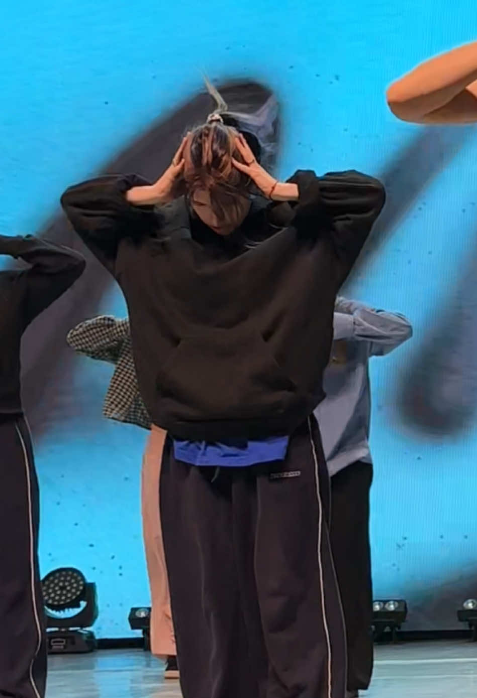 Sound check with @MOLODI 🤩 #dance #paradox #dancer #prodancer #dancestudio #PRDX #dancetrend #danceteam  