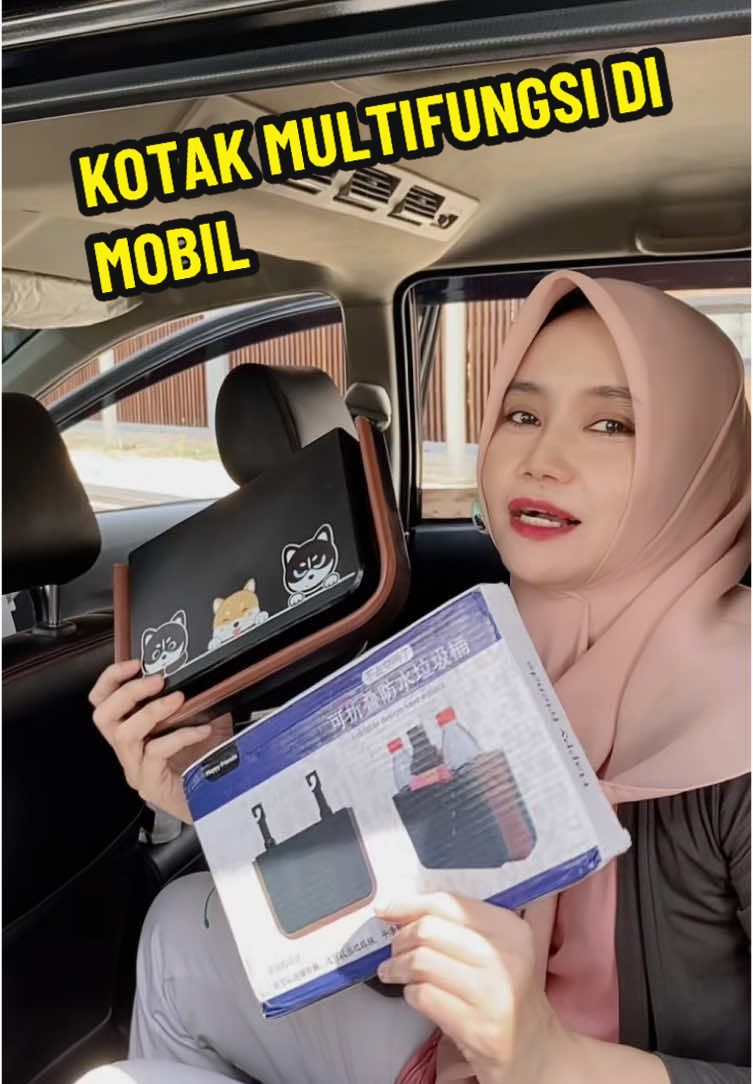 Tempat taruh barang multifungsi di mobil model gantung & lipat, desain kartun lucu dan waterproof! Bisa jadi tempat sampah sekaligus penyimpanan perlengkapan interior mobil—praktis & hemat ruang. #TempatSampahMobil #CarStorageBox #AksesorisInteriorMobil #guncang66spesialgajian 