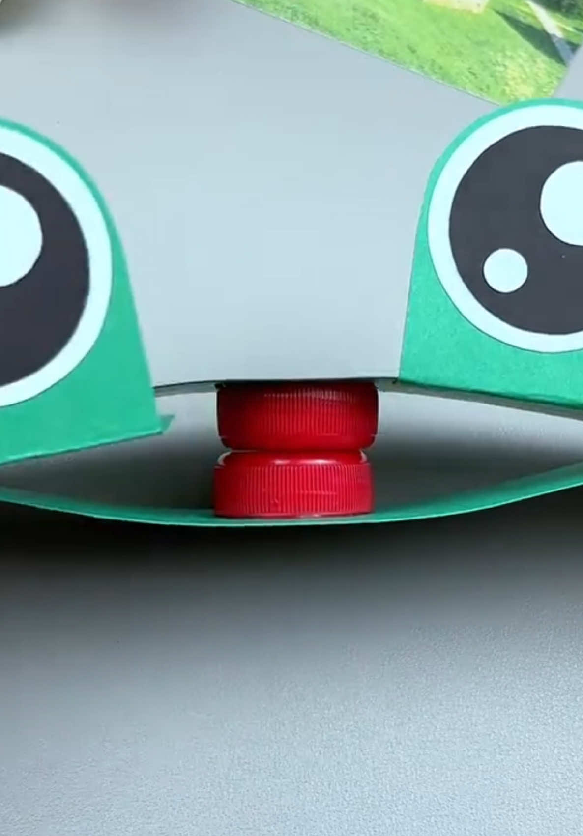 Two bottle caps make a croaking little frog. Let's try interesting homemade toys with children #kindergarten handmade #pro #KidsActivities #CreativeKids #FunWithKids #ArtsAndCrafts #CraftingWithKids #KidFriendly #Upcycle #HomemadeCrafts #ParentingTips #FamilyFun #InstaDIY #KidsCrafts #ArtForKids #KidsArt #ArtWithKids #CreativeArt #KidsImagination #KidsCreativity #STEMActivities #ArtEducation #MomLife #CraftsForKids #KidsFun #KidsArtProjects #PlayfulLearning #CreativeParenting #artdaily #DIY911