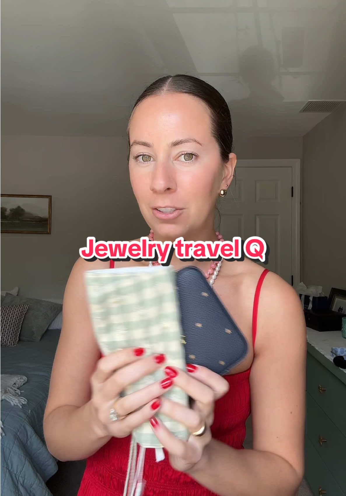 Help a girl out! #traveltips #jewelry #jewelrystorage #jewelrytiktok #jewelrytok #jewelrytravel #travelcase #chunkynecklace #colorfuljewelry #fashiontips 