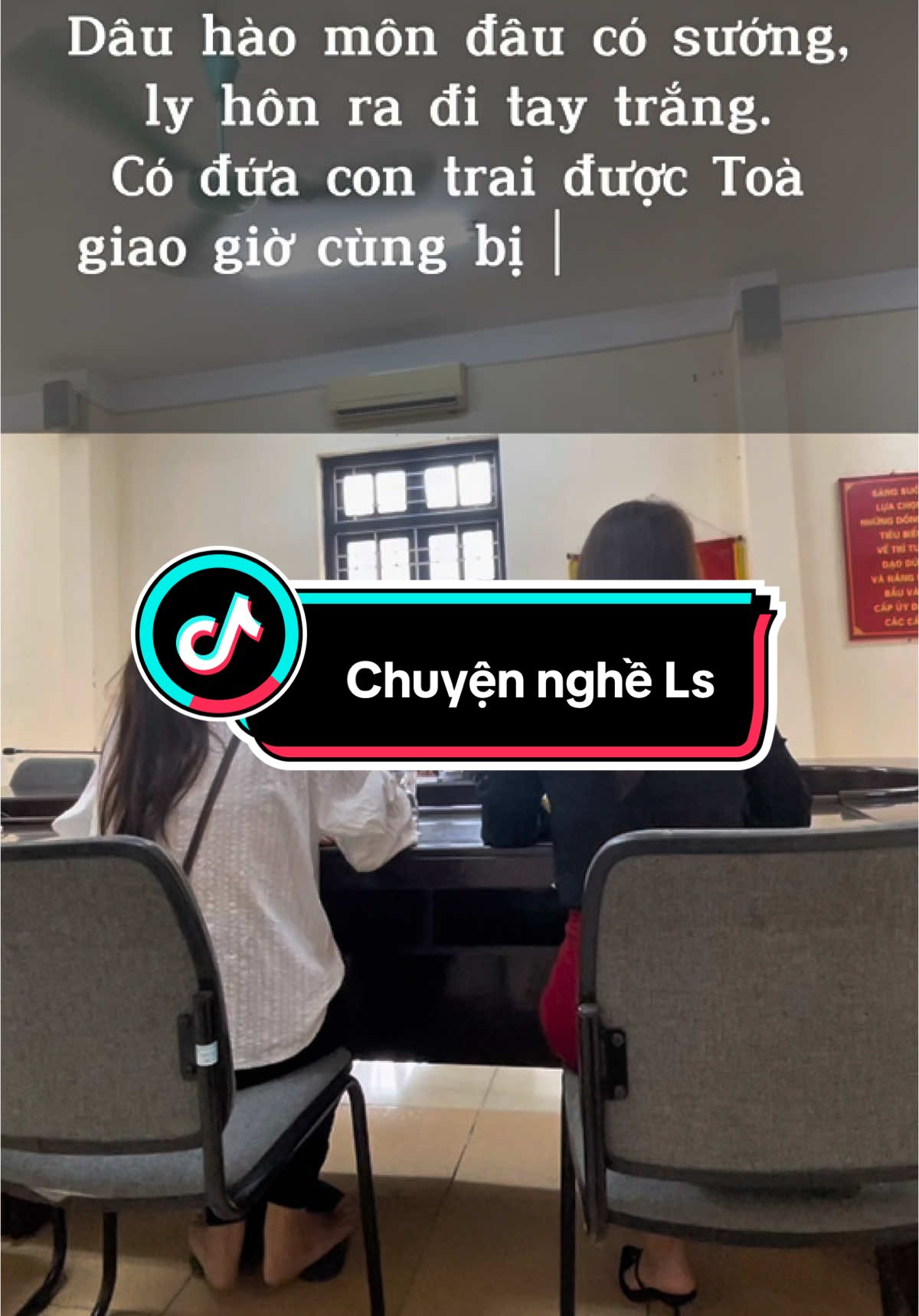 Chị kết hôn với anh. Gia đình chồng kinh tế rất tốt. Nhưng sau 04 năm hôn nhân, anh ngoại tình, ly hôn với vợ. Chị được Toà án giao nuôi con trai dưới 36 tháng. Giờ con hơn 4 tuổi, gia đình chồng mang con đi và không trả lại cho chị. Chị làm đơn ra cơ quan thi hành án nhưng hơn 06 tháng nay chị vẫn chưa được gặp con. Chồng cũ luôn lấy lý do để không chấp hành bản án. Người phụ nữ thật đáng thương #CapCut #luatsuquynh #luatsu #2025 #xuhuong #lyhon #dauhaomon 