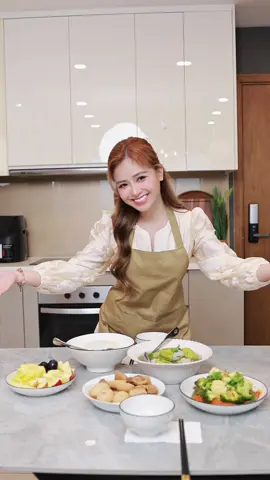 Từ phòng thu đến phòng bếp – không bỏ sót sân chơi nào! Cơm nhà Yến mời cả nhà nhé 😍 #NeptuneLight #NhãnHiệuDầuĂnĐầuTiênTạiViệtNamKếtHợpTừ3LoạiDầuCaoCấp #duonghoangyen 