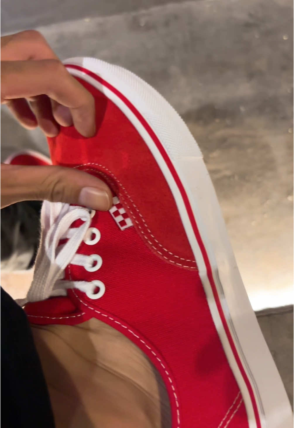 si merah bukan sembarang merah?!🥶 @Vans authentic pro skate red chili  #vans #vansauthentic #vanspro #vansskate #vansoldskool #vansskateboarding 