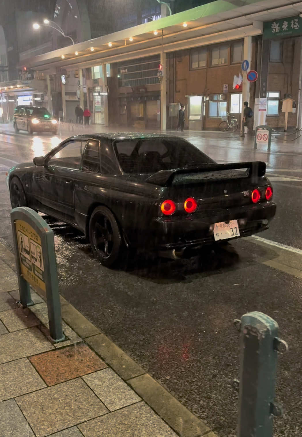 R32 GT-R × Rain ・ ・ ・ ・ ・ #nissan #skyline #gtr #bnr32 #r32 #r32skyline #skylinegtr #rb26dett #r32gtr #nissanskyline #rb26 #nismo #godzilla #drift 