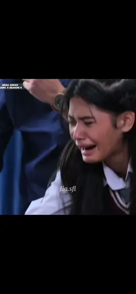ngedit ini sambil nangis ga boong nyesek bgt🥹, skrg uda gada yg clumsy lagi + iseng, itu udah terlewatkan lagi dan gada yg paling berisik lagi di magic5 dan itu sangat sangat buat suasana magic5 jadi cair dan adanya ADARA, adanya adara membuat magic5 selalu tersenyum terus + bahagia, lalu skrg apa? skrg lagi mkir kamu dar gada senyum mereka sama sekali dar bole balik lagi ga dar sekali lagi?? paling nyesek bangett pas gelang adara pindah ke raina kenapa harus ada yang gantiin seseorang ADARA? KENAPA? seseorang adara gabole tergantikan plasee!! mereka ber5 keadaan apapun pasti selalu bahagia asalkan BERLIMA, terimakasih yaa adara udah temenin magic5 sampai saat ini yaitu 2,5tahun itu bukan waktu yang sangat singkat plase… bukan waktu yg singkat adara nemenin sampai saat ini jujur masih ga tega adara di gantiin uda nemenin magic5 dari 0 sampai berkembang kayak sekarang☹️🥹💔🥀 #magic5indosiar #magic5 #foryoupage #fyp 