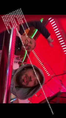 Ce que ma mère représente pour moi : J'AI GRANDI EN REGARDANT MA MÈRE AFFRONTER TOUS LES OBSTACLES DE SA VIE. JE SUIS SÛRE QU'ELLE PLEURAIT JUSQU'À S'ENDORMIR DE NOMBREUSES NUITS, MAIS ELLE SE RÉVEILLAIT ENCORE CHAQUE MATIN ET FAISAIT UN TRAVAIL INCROYABLE POUR NOUS ÉLEVER DE LA MEILLEURE FAÇON POSSIBLE. JE NE POURRAIS JAMAIS ÊTRE FAIBLE PARCE QUE J'AI APPRIS DE LA MEILLEURE MA MÈRE EST LA MEILLEURE ! @misslovenini ❤️