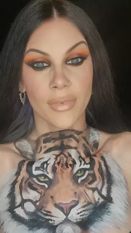 it's just a phase #smokeyeyes #goingthroughaph #funny #kardashians #kardashiansjenner #kellie_makeup #creativemakeup #heavyglam 