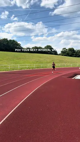 Just a girl tryanna get fast as lucy davis🤩 @Lucy Davis Fit  Interval workout: 1km warm up @ easy pace 90 secs rest 400m @ 4.00-4.15/km (RPE: 8/10) 60 secs rest X10 200m @ 3.20-3.30/km (RPE: 8/10) 40 secs rest X10 Cool down: 1km @ easy pace  Save + try for your next interval session⚡️ (remember you can change the pace to suit your ability)  Fit: @Oner Active @On  @Hystride 🖤🏃🏽‍♀️🕶️ #intervaltraining #Running #oneractive #gymmotivation #hyrox 
