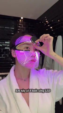 Đồ chơi mới cho daaa 💓 Sue dùng mặt nạ công nghệ cao FAQ 202 của @FOREO Vietnam  mà mê luôn! Da căng mướt, mịn màng thấy rõ luôn. @faqswiss_vn  #FAQ202 #FOREOVietnam #FAQSwiss #SmartMask #SueRecommend