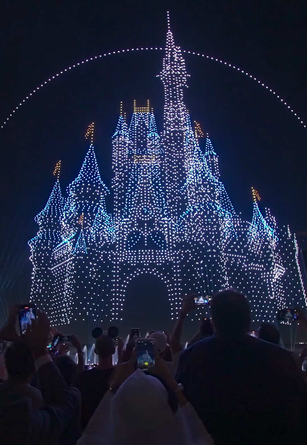 9,000-drone light show for the new Disneyland in Abu Dhabi 