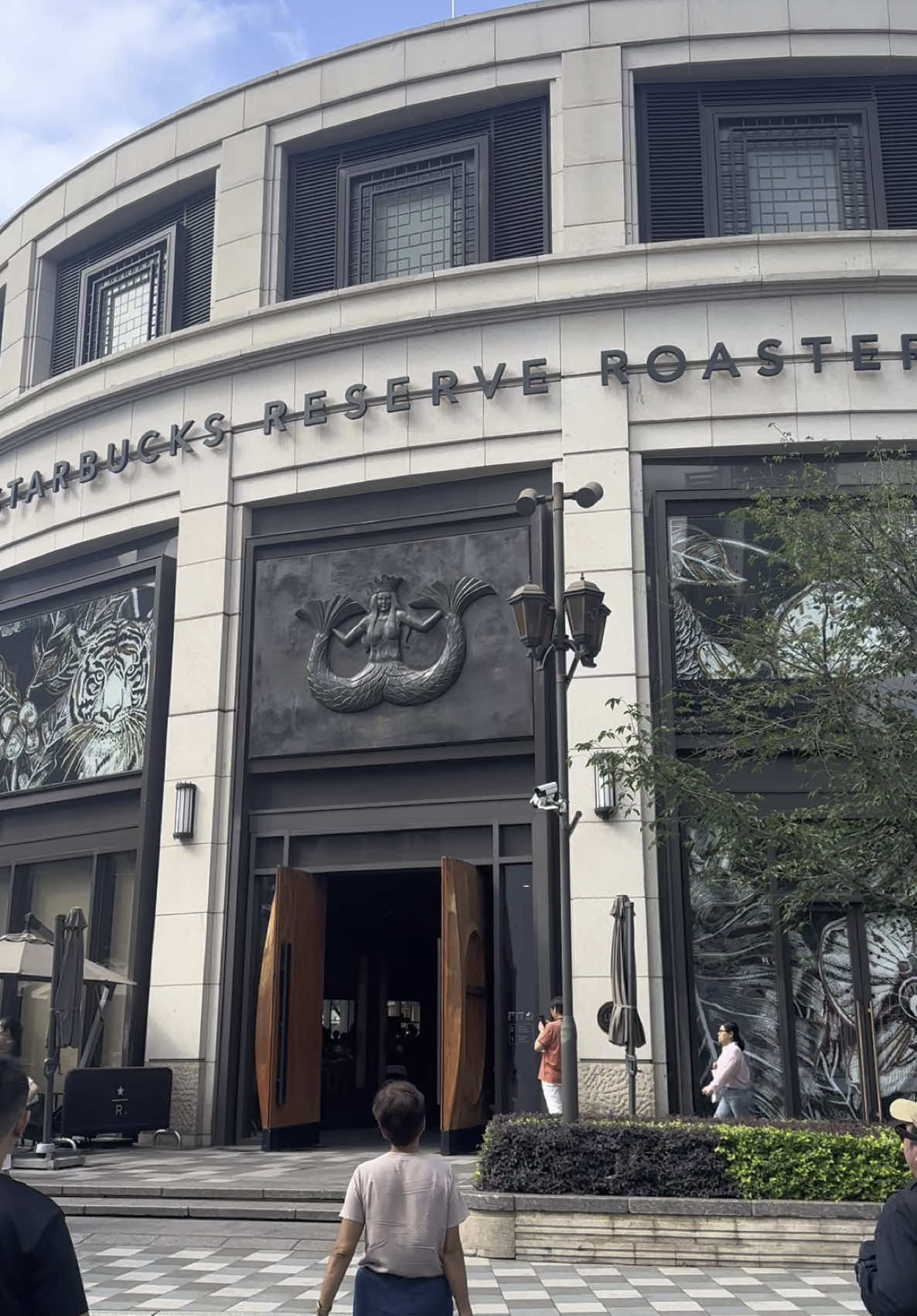 Starbucks is expensive. Shanghai Reserve is a financial adventure. #starbucks #starbucksreserveroastery #starbucksshanghai 