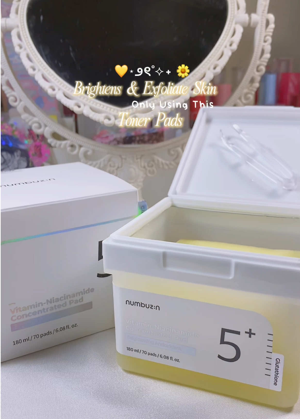 Definisi jatuh cinta pada penggunaan pertama, alias cocok kali di kulit aku. Dan terlebih lagi selain bagus untuk mencerahkan wajah, memudarkan bekas jerawat, tapi bisa juga dijadikan sebagai gentle exfoliator ( ∩´͈ ᐜ `͈∩) @Numbuzin Indonesia @numbuzin Official  #numbuzin #numbuzinindonesia #tonerpads #brighteningskincare #darkspots #exfoliateyourskin 