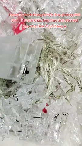 mọi người ơi mẫu kẹp treo ảnh đèn led này đẹp quá ạ, rất tiện lợi nha. vừa có thể trang trí vừa có thể làm đèn ngủ. đặc biệt là dùng pin nên có thể trang trí chỗ không dùng điện. #phukientrangtrilenga  #trangtrisinhnhat  #xuhuong  #phukientrangtridaythang  #trangtricauhon  #tren 