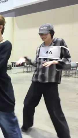 เอเอตอนซ้อมบิดสะใจมาก #aaashirakorn #BUSBecauseofyouishine  @มายเฟรนวีโกทูเก็ทเตอร์  @มายเฟรนวีโกทูเก็ทเตอร์  @มายเฟรนวีโกทูเก็ทเตอร์ 