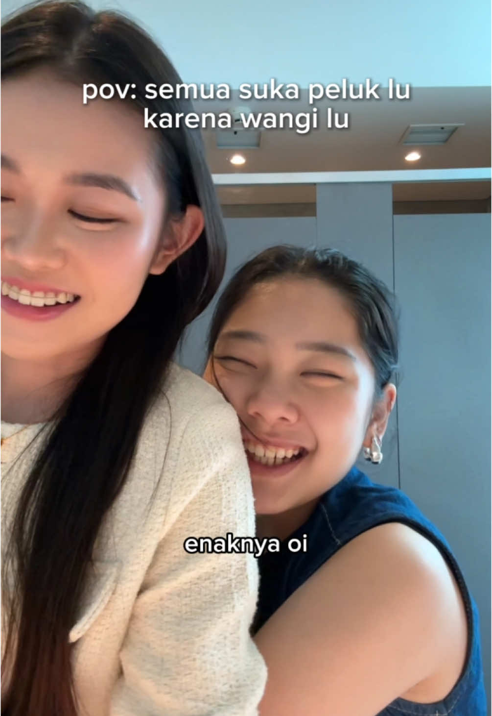 seneng deh kalo dipuji wangi giniii 🥹🥰 btw aku pake parfum Past Nine yang Timeless  #scent #wangi #parfum #pastnine #timeless #jakarta #fyp #selfconfidence #jakartalife #officelife #office 