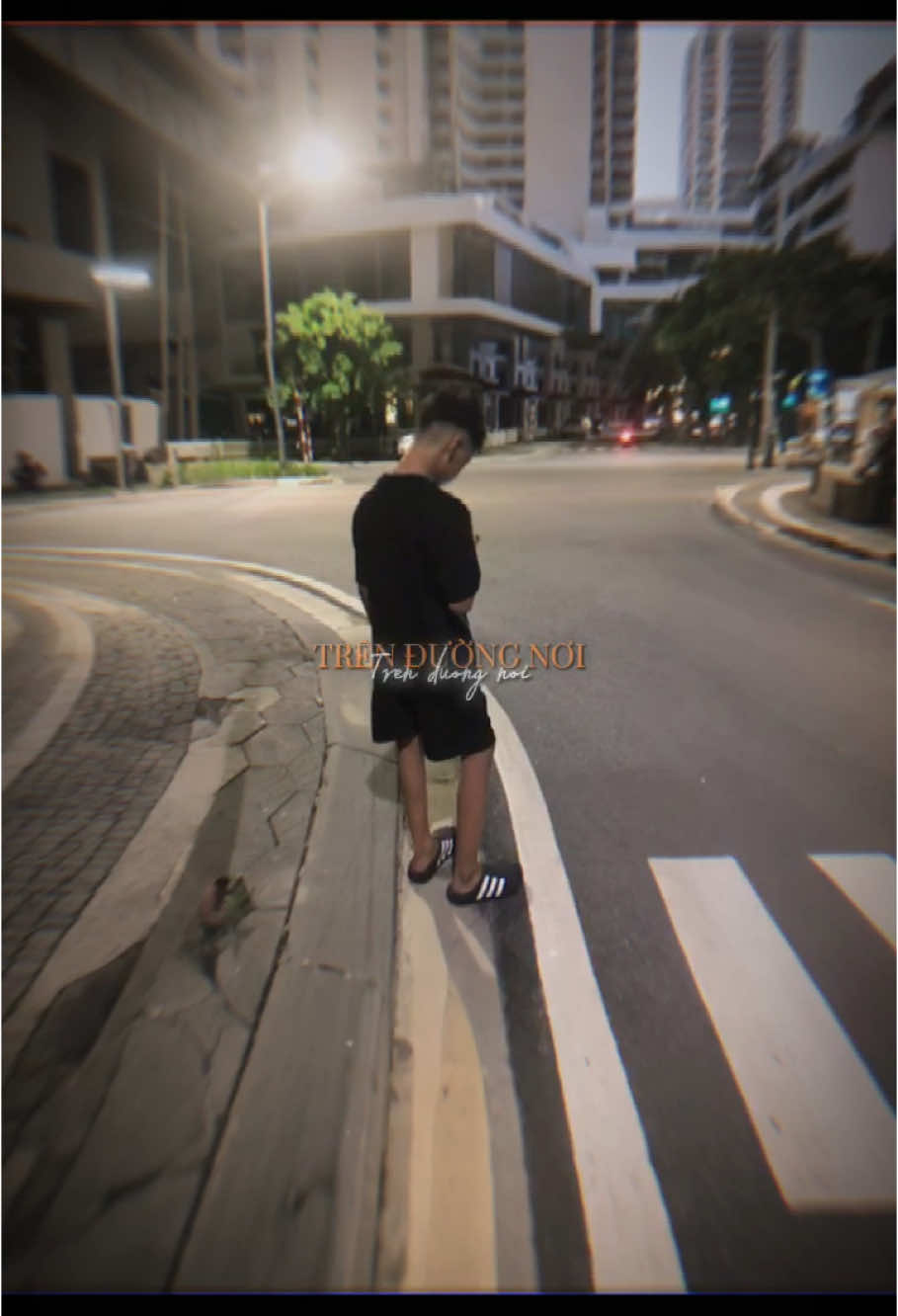 Phố năm ấy là phố cũ  người năm ấy là người từng thương 😖