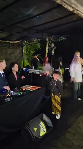 Party kecil kecilan di nikahan @Ibu Owner Lolly Cafe  🥳  Tolong pak dediii… itu labubu masukin ke barak aja !