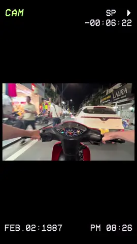 Có một câu tuy ngắn nhưng lại rất hay “Whatever will be, will be...” Mình sẽ dịch là “Chúng ta cứ để mọi chuyện diễn ra theo tự nhiên. Đừng tìm, bởi cái gì đến rồi sẽ đến. Đừng chờ, bởi người cần ở lại sẽ ở lại thôi.”#bonbon #bondz 