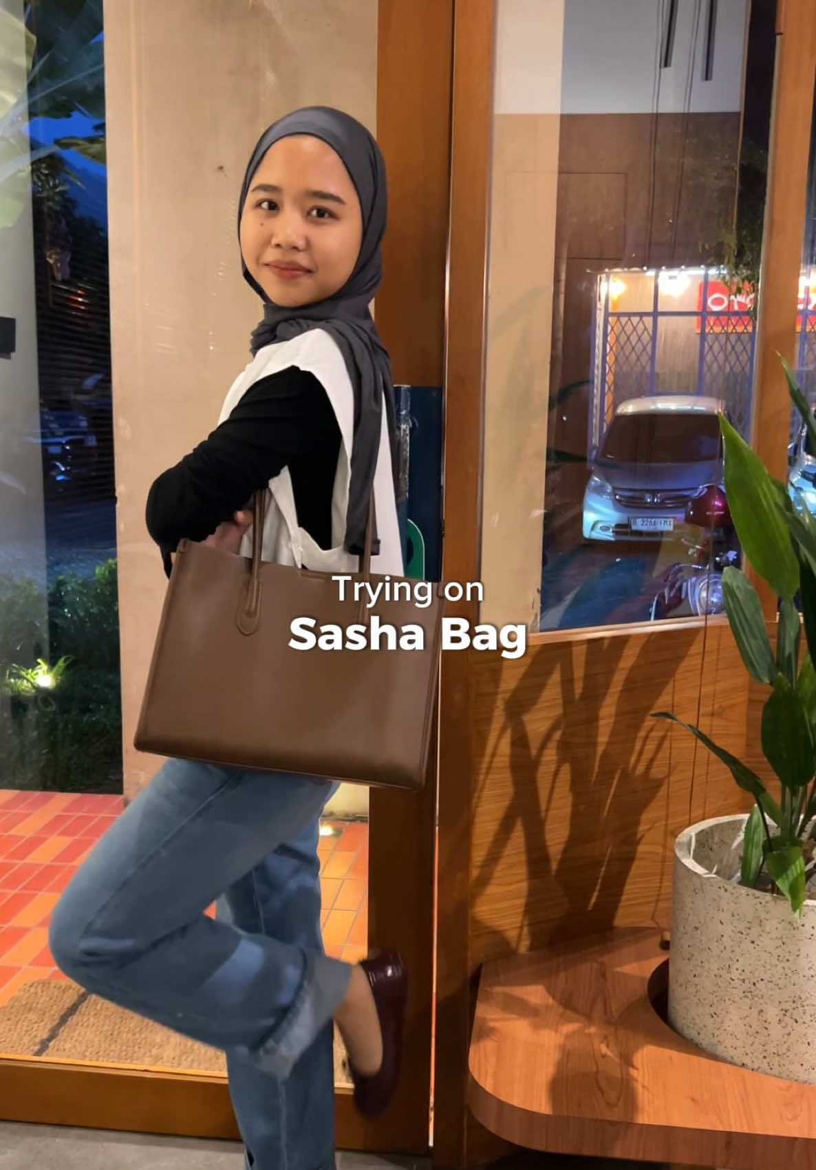 Totebag andalan buat tempur muat laptop 14inch😍 #tasselempang #tasviral #jimshoney #taswanita #racuntiktok #belilokal #Guncang66 #Guncang66SpesialGajian #sashabag 