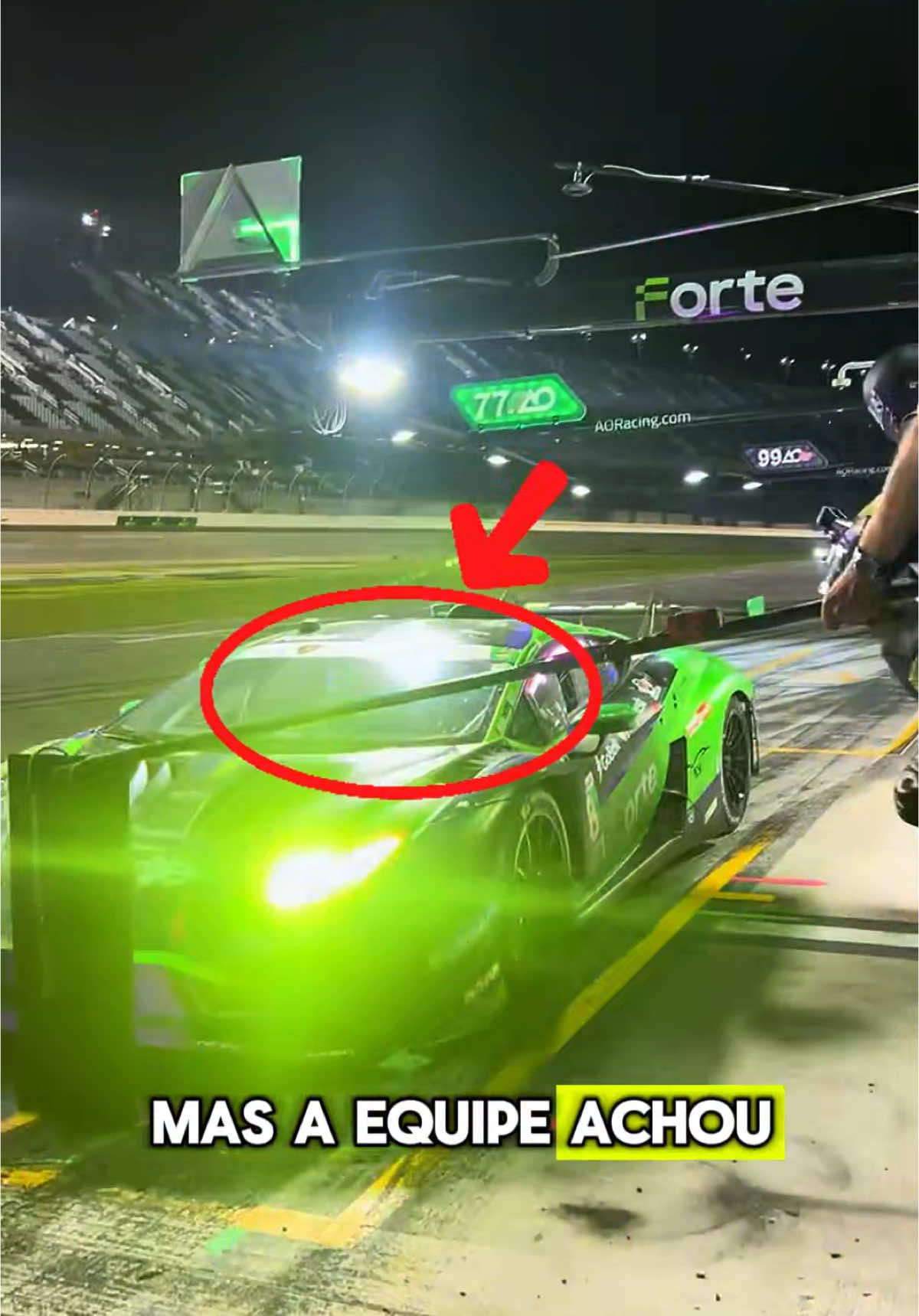 Piloto acelera antes da hora e carro pega fogo no pit stop! #curiosidades #interesante #f1 #corrida 