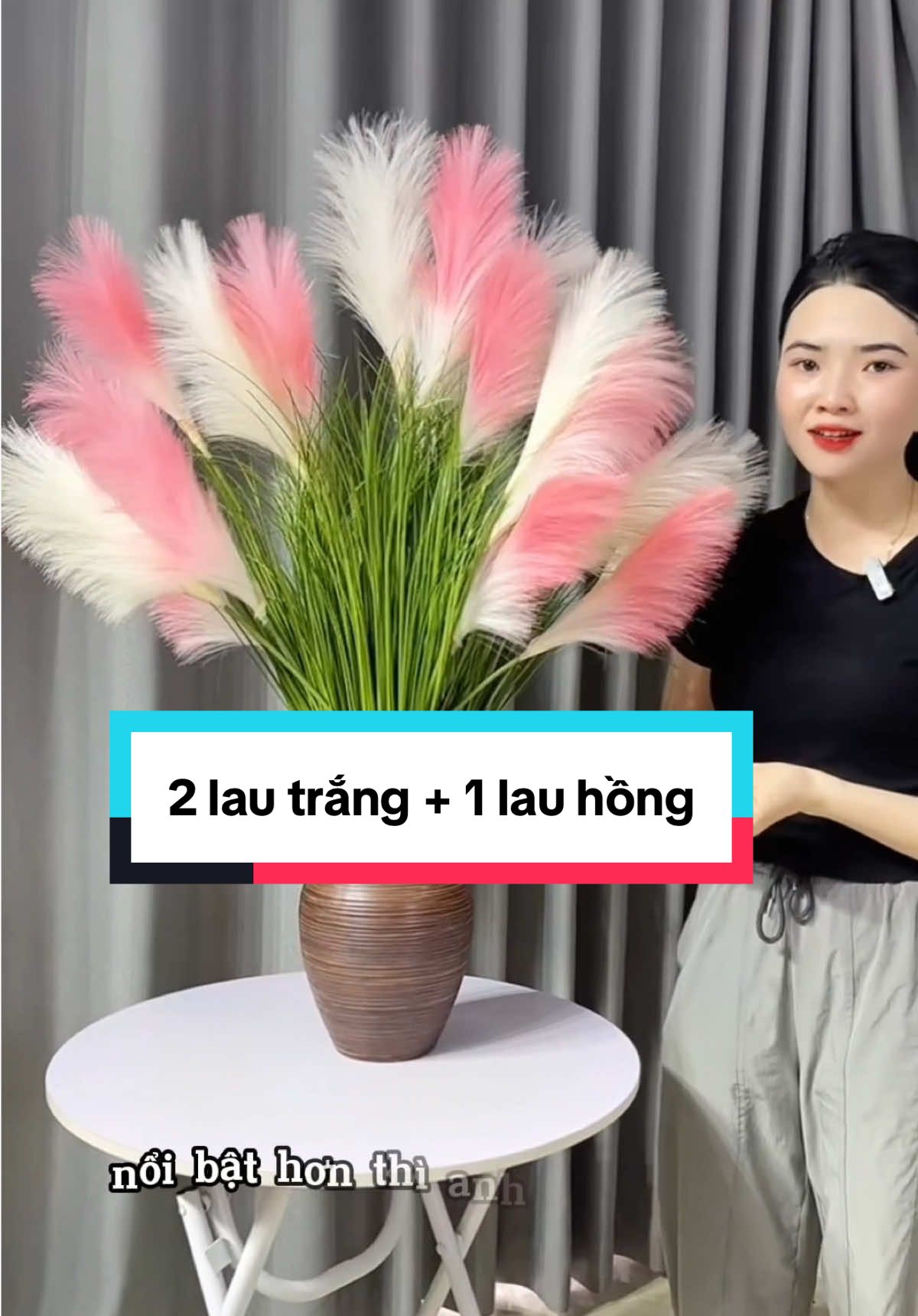Mua như bình là 2 cụm lau trắng và 1 cụm lau hồng nha các tình yêu #chichidecor #hoaluacaocap #trangtrinhacua #colau #lau 